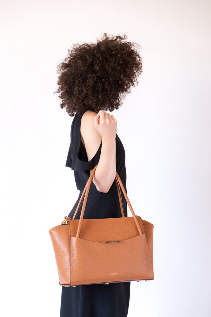 Sleek and functional workbag / business bag - VERDEN STUDIOS - The Moskenes in desert brown